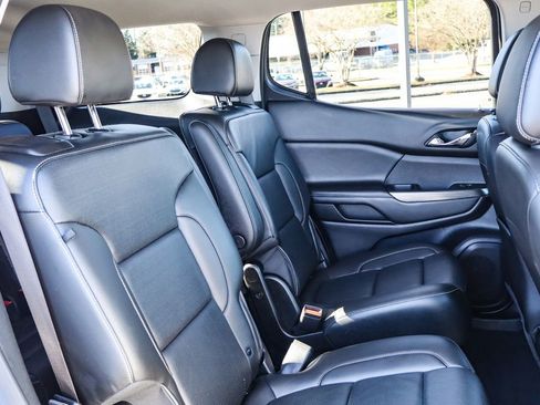 Used 2023 GMC Acadia SLT image 16