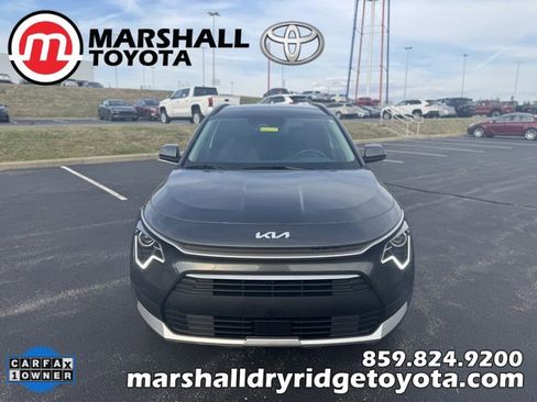 Used 2025 Kia Niro EX image 8