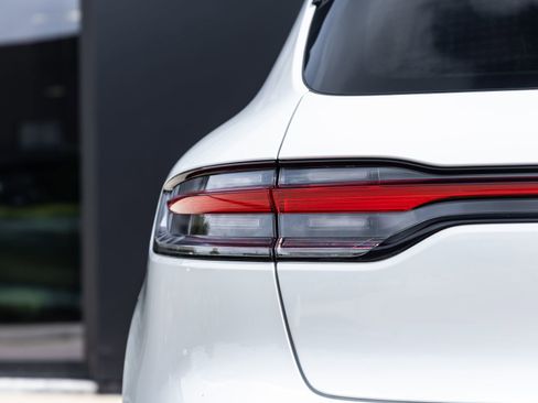 Certified 2025 Porsche Macan AWD/4WD image 14