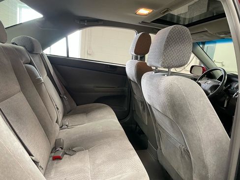 Used 2004 Toyota Camry LE image 17