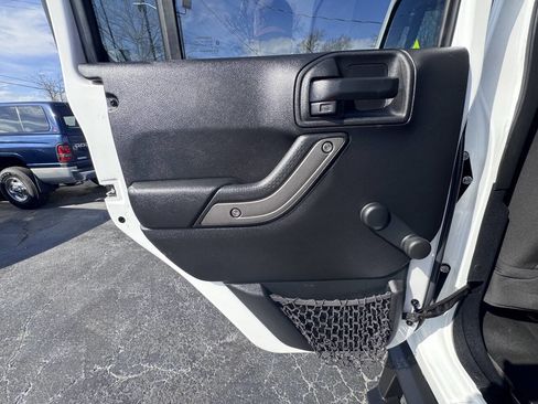 Used 2016 Jeep Wrangler Unlimited Sport w/ Connectivity Group image 33