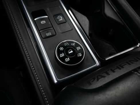 Used 2023 Nissan Pathfinder SV AWD/4WD image 23