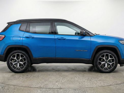 Used 2025 Jeep Compass Limited AWD/4WD image 11