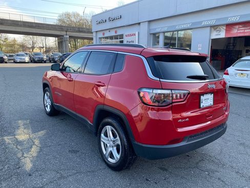 Used 2024 Jeep Compass Latitude w/ Altitude Special Edition AWD/4WD image 4