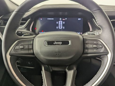 New 2025 Jeep Grand Cherokee Altitude image 21