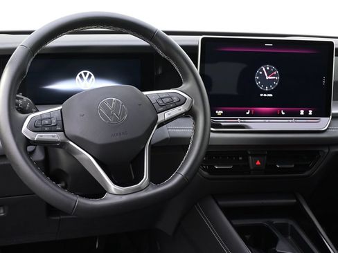 Used 2026 Volkswagen Tiguan SE AWD/4WD image 12