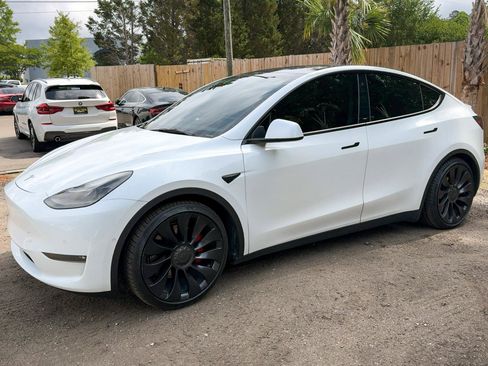 Used 2022 Tesla Model Y Performance AWD/4WD image 3