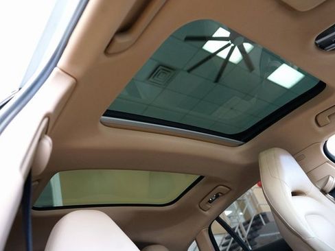 Used 2019 Porsche Panamera 4 image 10