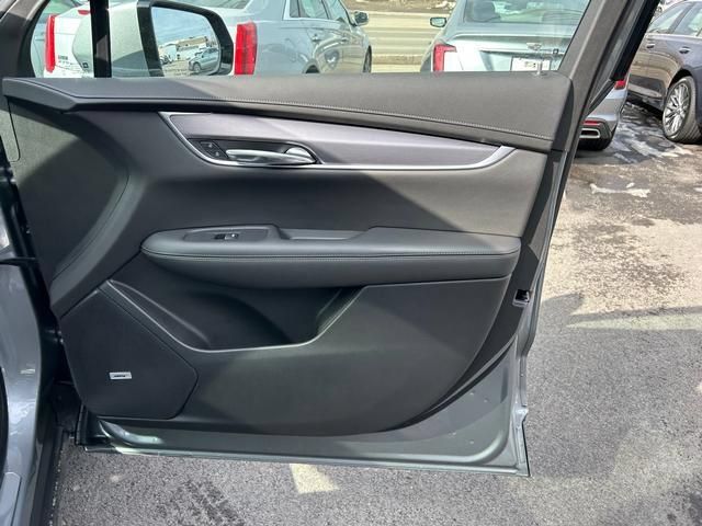 New 2025 Cadillac XT6 Luxury w/ LPO, Floor Liner Package AWD/4WD image 25