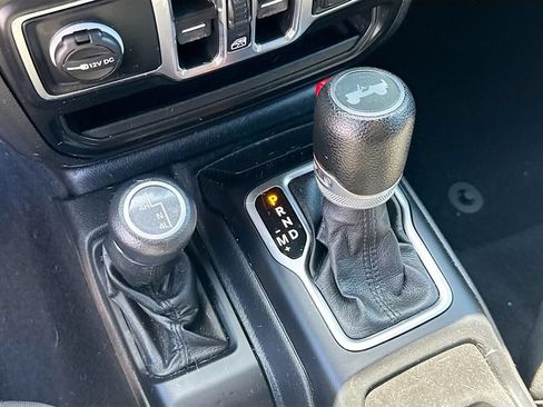 Used 2022 Jeep Wrangler Unlimited Sport AWD/4WD image 18