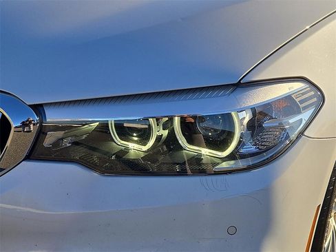 Used 2017 BMW 530i xDrive image 9