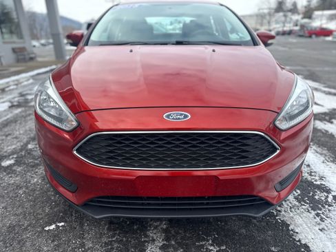 Used 2018 Ford Focus SE w/ Cold Weather Package image 5