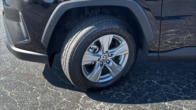 Certified 2022 Toyota RAV4 LE AWD/4WD image 12