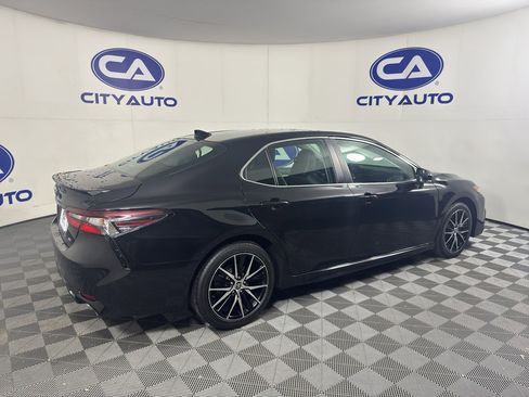 Used 2024 Toyota Camry SE FWD image 3