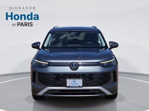 Used 2026 Volkswagen Tiguan SE FWD image 2