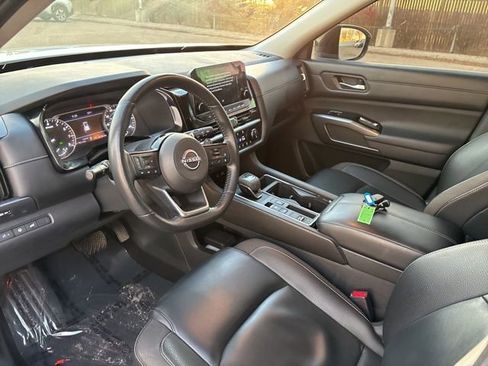 Certified 2023 Nissan Pathfinder SL w/ Lighting Package (N92) image 12