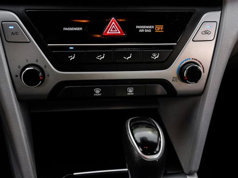 Used 2017 Hyundai Elantra SE FWD image 31