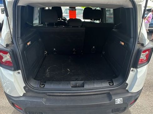 Used 2015 Jeep Renegade Latitude image 10