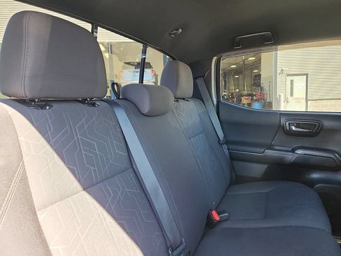 Used 2017 Toyota Tacoma TRD Off-Road w/ Tow Package (A/T) AWD/4WD image 28