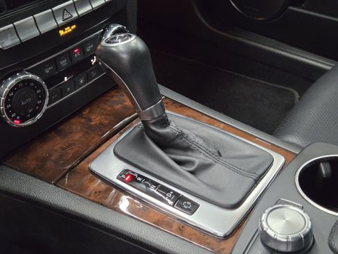 Used 2012 Mercedes-Benz C 250 Sedan image 18