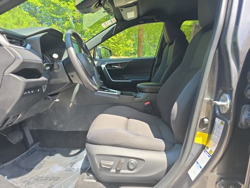 Used 2022 Toyota RAV4 SE w/ SE Grade Weather Package AWD/4WD image 14