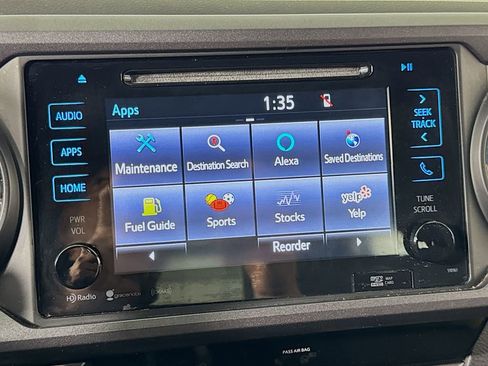 Used 2018 Toyota Tacoma TRD Sport AWD/4WD image 17