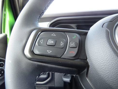Used 2025 Jeep Gladiator Sport AWD/4WD image 16