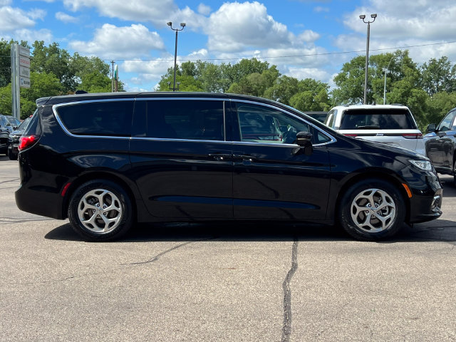 Used 2024 Chrysler Pacifica Limited FWD image 51