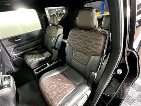 Used 2025 Nissan Armada Platinum Reserve AWD/4WD image 36