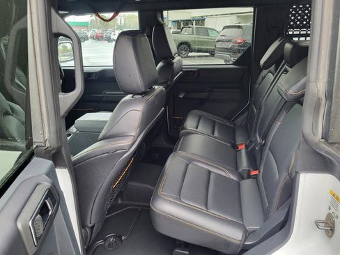 Used 2024 Ford Bronco Badlands image 13