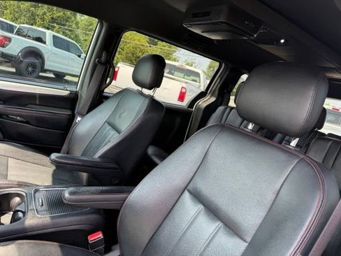 Used 2017 Dodge Grand Caravan GT FWD image 18