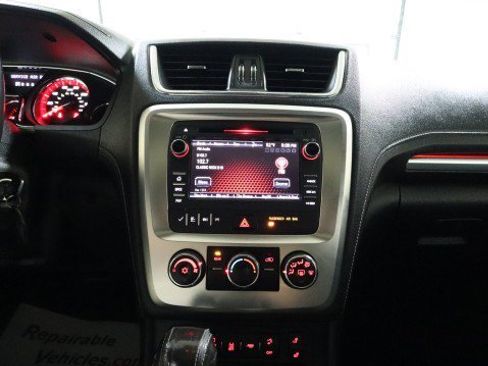Used 2015 GMC Acadia SLE image 14