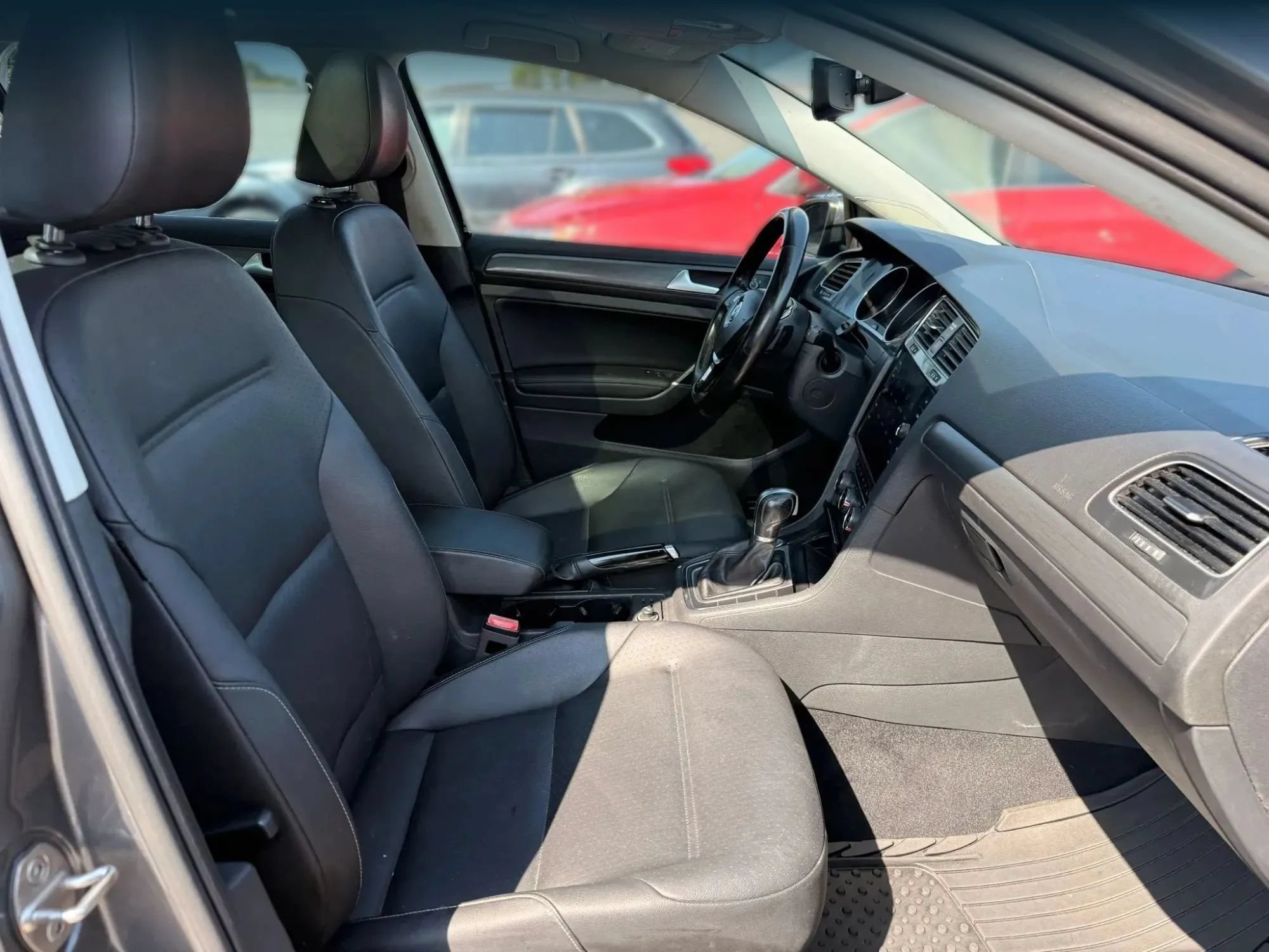 Used 2018 Volkswagen Golf SE FWD image 18