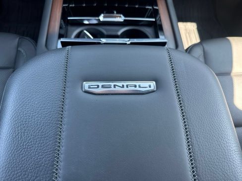 Used 2025 GMC Yukon Denali w/ Advanced Technology Package AWD/4WD image 34