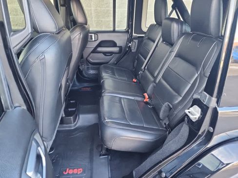 Used 2020 Jeep Wrangler Unlimited Sahara image 21