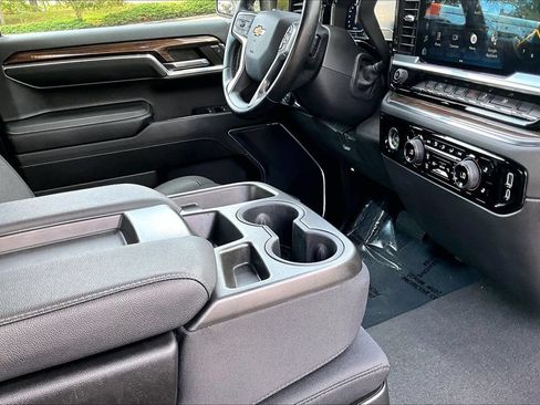 Used 2023 Chevrolet Silverado 1500 LT AWD/4WD image 31
