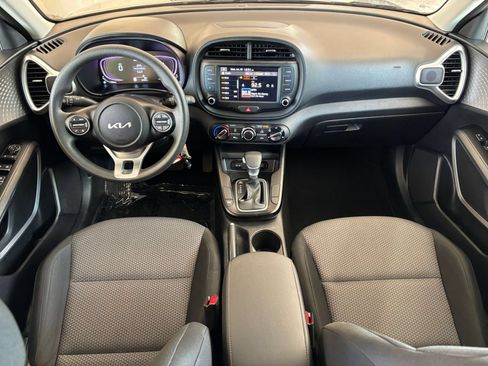 Used 2025 Kia Soul LX w/ LX Technology Package FWD image 31