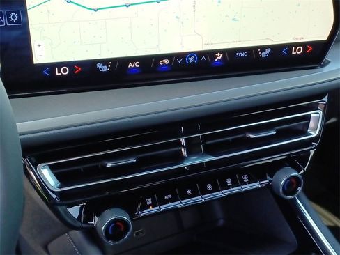 New 2025 Chevrolet Traverse LT w/ Enhanced Driving Package image 13