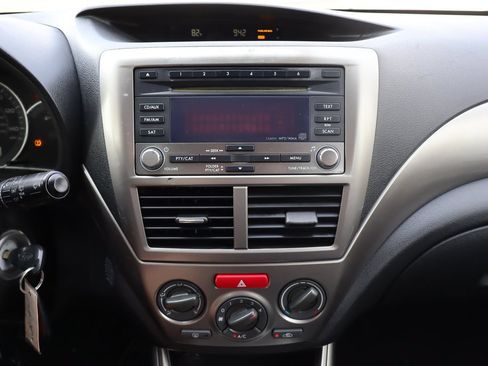 Used 2010 Subaru Impreza 2.5i AWD/4WD image 33