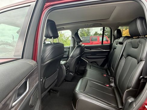 Used 2023 Jeep Grand Cherokee 4WD 4xe image 36