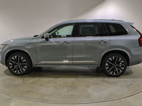 New 2026 Volvo XC90 T8 Plus w/ Protection Package Premier AWD/4WD image 2