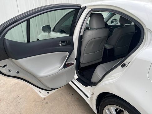 Used 2007 Lexus IS 250 w/ Premium Pkg RWD image 11