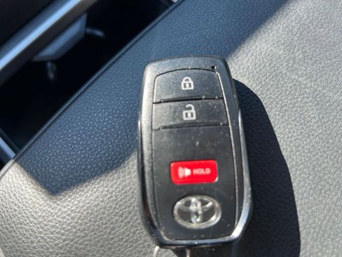 Used 2025 Toyota Tacoma TRD Off-Road image 18