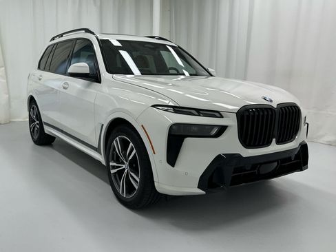 Used 2023 BMW X7 xDrive40i w/ M Sport Package AWD/4WD image 2