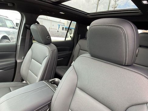 New 2026 Chevrolet Traverse LT w/ Sun and Wheel Package FWD image 18