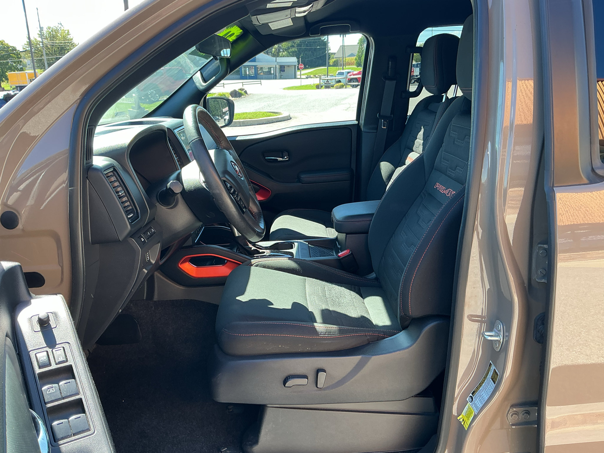 Used 2024 Nissan Frontier PRO-4X w/ Pro Convenience Package AWD/4WD image 12