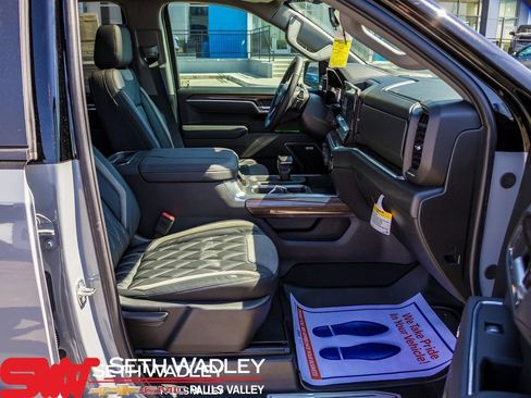 Used 2025 Chevrolet Silverado 1500 RST AWD/4WD image 20