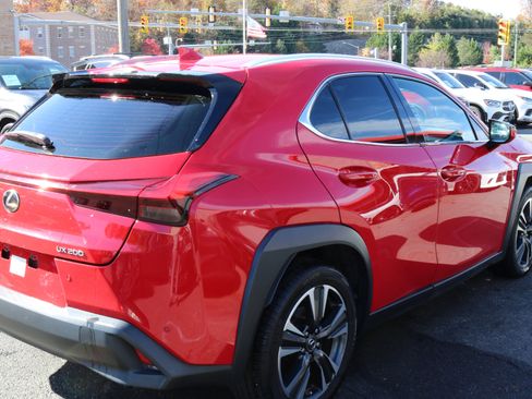 Used 2022 Lexus UX 200 image 8