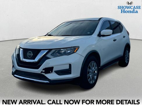 Used 2018 Nissan Rogue S image 2