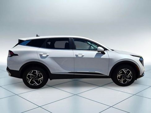 Used 2025 Kia Sportage LX FWD image 4